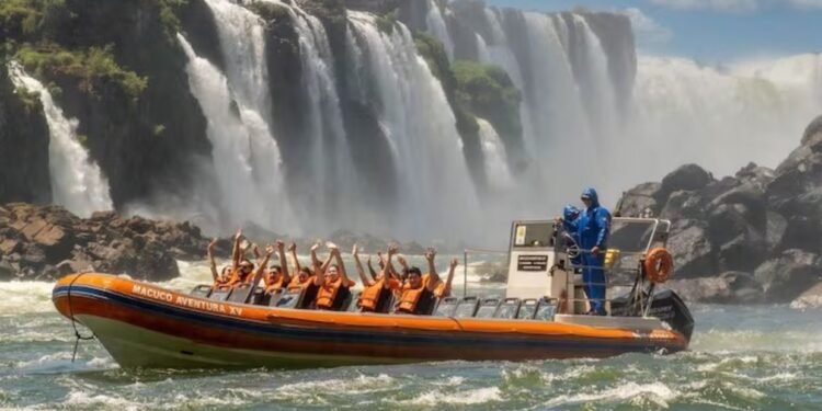 TRAGEDIA EN LAS CATARATAS DEL IGUAZÚ: MURIÓ UN TURISTA TRAS EL VUELCO DE UNA EMBARCACIÓN