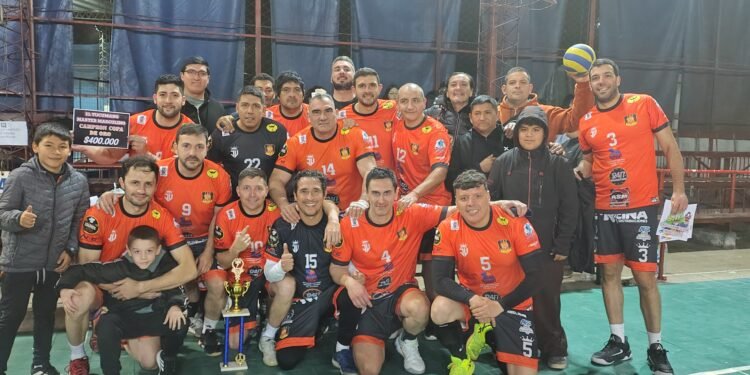 FAMAILLÁ VOLLEY SE CONSAGRÓ BICAMPEÓN DEL MÁSTER TUCUMANO +35