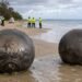 MISTERIOSAS ESFERAS METÁLICAS APARECIERON EN UNA PLAYA DE AUSTRALIA Y RESULTARON SER RESTOS ESPACIALES
