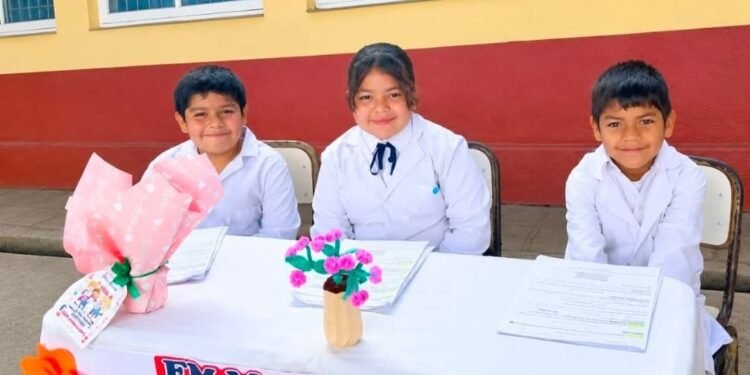 La Escuela José Hernández homenajeó a su directora con un programa especial de radio