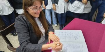El último timbre para Clara Ferro: más de dos décadas dedicadas a enseñar en Famaillá