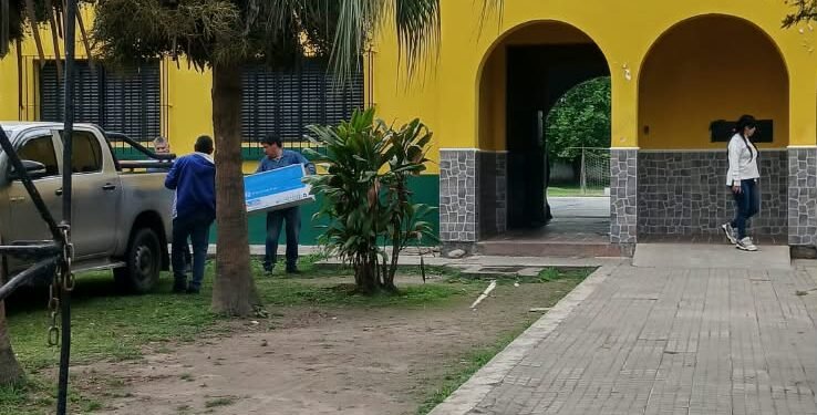 Tras el reclamo de las familias, comenzaron trabajos en la Escuela Primera Junta de Río Colorado